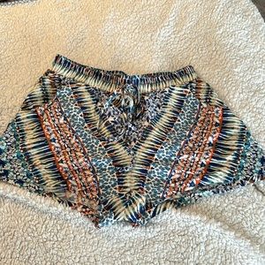 BeBop- BoHo -Rayon shorts Size M - pockets !